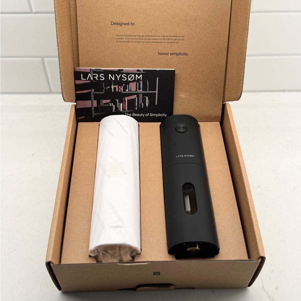 Lars Nysøm Carbon Black / Pure White Electric Salt and Pepper Set - brand new!